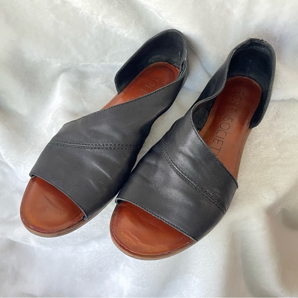 Sole Society Shoes - Soul Society, Colvan cut out black leather soft sandal flats size 8 black